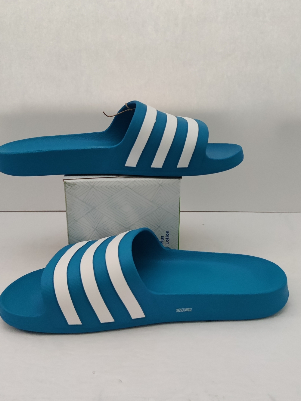 Men's Adidas Adilette Aqua Size 10 New With Tags FY8047 - Picture 2 of 7